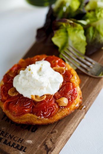 Starters & Canapés: Tomato Tarte Tatin with Goat's cheese Crème Tomato Tarte, Tomato Tarte Tatin, Tarte Tartin, Starter Recipe, Cooking Photos, Goats Cheese, Savory Tart, Simply Delicious, Starters Recipes