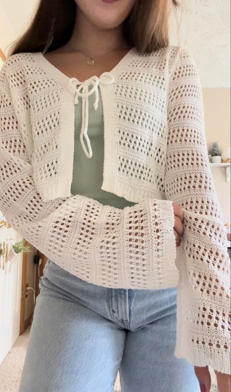 Outfit Ideas Teen, Sage Green Jeans, Light Wash Jeans Outfit, White Crochet Sweater, Wash Jeans Outfit, White Crochet Cardigan, White Sweater Outfit, Crochet Sweater Design, Crochet Top Outfit