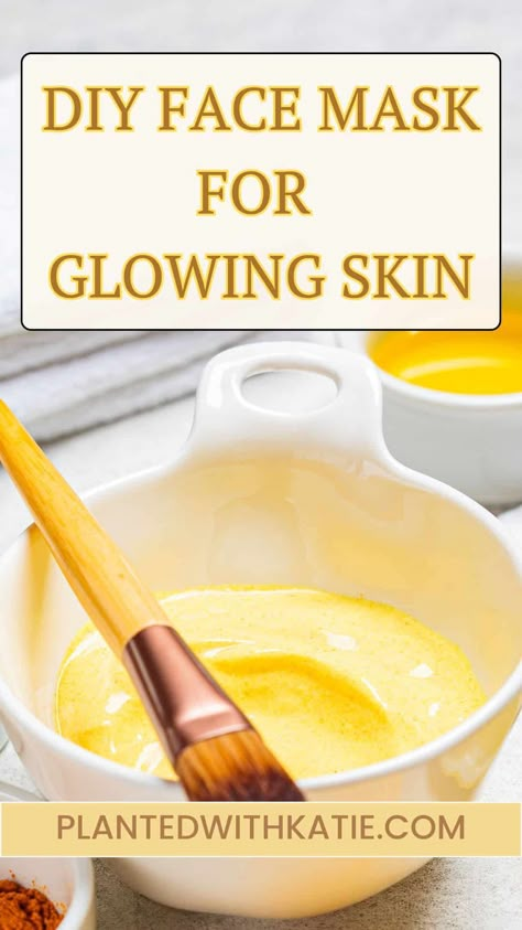 Do you want glowing skin without spending a lot of money on expensive skincare products? This is the best homemade face mask to achieve that! With simple ingredients you probably already have at home, you can create a DIY face mask that makes your skin shine. #facemask #diyskincare #facemaskrecipe Skincare Dark Circles, Dark Circles Under The Eyes Remedies, Face Masks For Clear Skin, Lactic Acid Skincare, Masks For Clear Skin, Honey Masks, Natural Clear Skin, Diy Face Care, Skin Glowing Tips