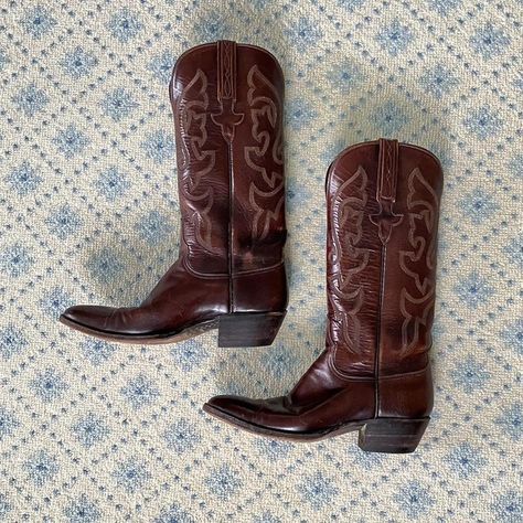 Vintage Lucchese knee high leather cowboy boots... - Depop Mexican Boots, Funky Party, Frye Riding Boots, Suede Cowboy Boots, Chic Streetwear, Cowboy Costume, Short Heels, Leather Cowboy Boots, Vintage Shoes