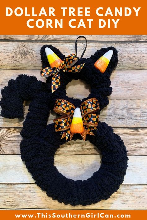 Dollar Tree Halloween Decor, Cat Wreath, Halloween Decor Diy, Dollar Tree Halloween, Diy Halloween Wreath, Tree Cat, Dollar Store Halloween, Diy Halloween Decor, Adornos Halloween