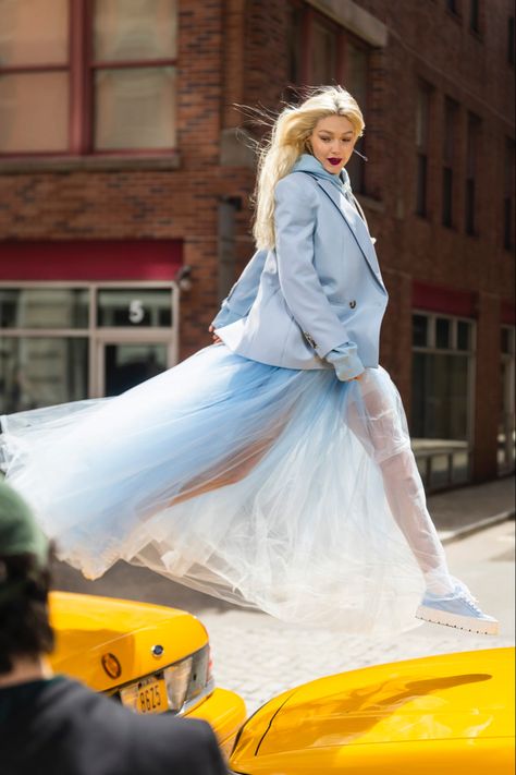 Maybelline Photoshoot, New York March, Gigi Hadid Outfits, Model Outfits, Sports Skirts, March 30, Fav Celebs, Gigi Hadid, On Set