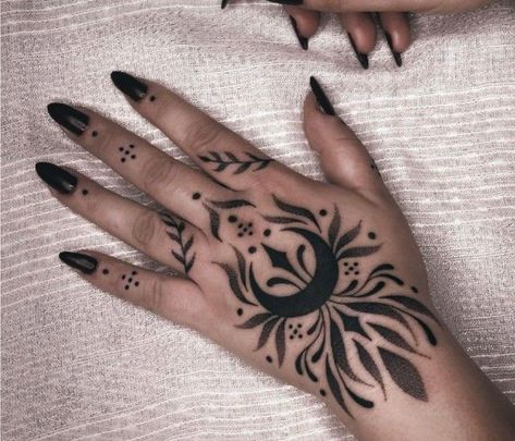 Magical Hands Tattoo, Hand Tattoo Linework, Botanical Hand Tattoo, Tattoos Na Mao, Hand Tattoo Words, Flowers Hand Tattoo, Whole Hand Tattoos, Blackwork Hand Tattoo, Back Hand Tattoo