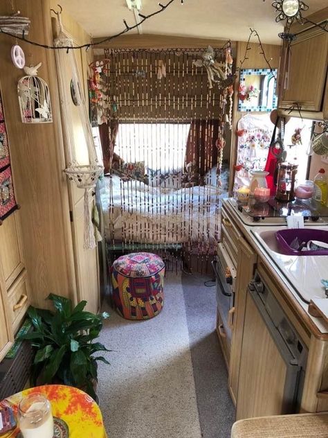 Mini Winnebago Remodel, Hippy Caravan Interior, Van Room Ideas, Stationary Camper Ideas, Aesthetic Trailer Interior, Aesthetic Camper Interior, Cute Trailer Homes, Witchy Camper, Tiny Camper Interior