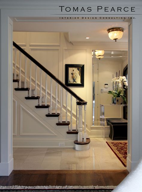 traditional stairs Modern Classic Stairs, Wall Moulding Stairs, Staircase Design Classic, Traditional Stair Railing, Classic Stairs Design, Ornate Staircase, Staircase Traditional, Traditional Stairs, Stairs Classic