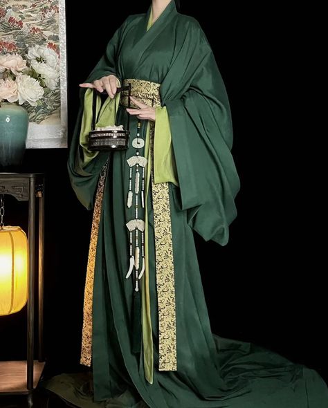 Green Kimono Aesthetic, Traditional Chinese Clothing Male, Han Dynasty Clothing, Green Hanfu, Chinese Dressing, Ancient China Clothing, Chinese Kimono, Chinese Fancy Dress, Green Kimono