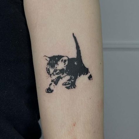 Retro Aesthetic Tattoo, Cats Cuddling Tattoo, Grunge Patchwork Tattoos, Cat Tattoo Aesthetic, Pet Cat Tattoo, Tattoo Designs Cat, Gen Z Tattoo, High Contrast Tattoo, Tattoo Artist Aesthetic