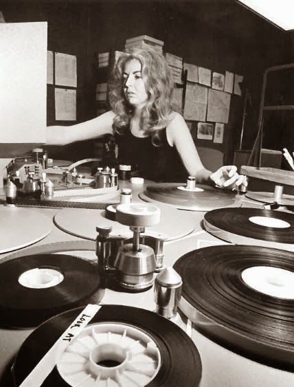 Thelma Schoonmaker, editing. (As much as I dislike many Scorsese films, I've never not admired her magical editing.) Thelma Schoonmaker, Record Photography, Goodfellas 1990, Female Filmmaker, Cinema Projector, Female Directors, Women In Film, Hollywood Studio, Film Editing