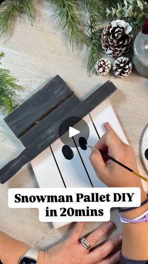 Christmas Pallet Crafts, Christmas Pallet Ideas, Pallet Art Diy, Pallet Snowman, Wood Art Ideas, Christmas Pallet, Pallet Wood Christmas, Christmas Diy Projects, Wood Decorations