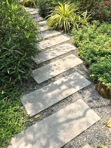 long narrow pavers Curved Garden Path Ideas, Meandering Path Garden, Garden Path With Pavers, Narrow Garden Path, Modern Garden Pathway, Garden Path Ideas Modern, Staggered Pathway, Garden Path Pavers, Garden Path Design Ideas