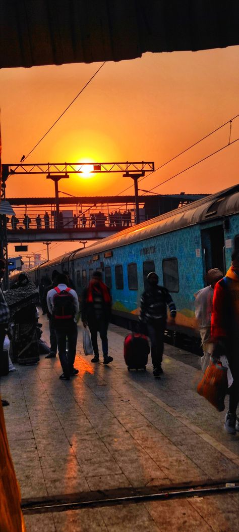 Indian Train Aesthetic, Indian Railway Train, Whatsapp Profile, Whatsapp Profile Picture, Wallpaper Landscape, Iphone Wallpaper Landscape, Silk Weaving, Indian Railways, Rail Road