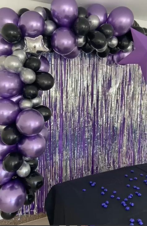 Dark Purple Birthday Decorations, Purple And Black Backdrop, Black And Purple Sweet 16 Decorations, Black And Purple Birthday Theme, 14th Birthday Ideas For Teens, Dark Purple Birthday, Black And Purple Birthday Decor, Purple And Black Balloons, Black And Purple Birthday