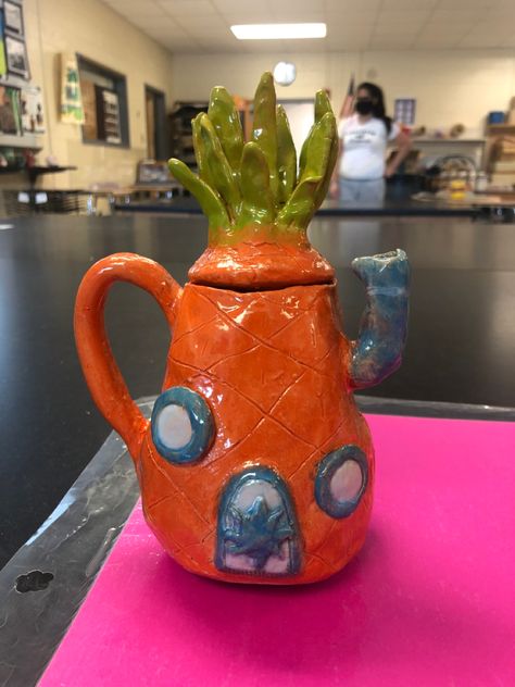 Tea Pot Pottery Ideas, Teapot Clay Ideas, Clay Tea Pot Ideas, Spongebob Mug, Spongebob Ceramics, Teapot Ceramic Ideas, One Piece Pottery, Ceramic Teapots Ideas, Spongebob Clay