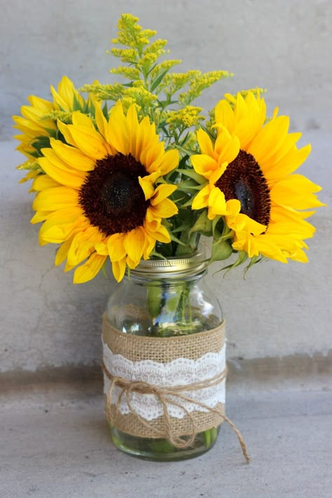 We have known the Bolton family for years, so when they asked me to help with Michelle's wedding, I was delighted. Especially when Michelle ... Mason Jar Flower Arrangements, Diy Summer Decor, Sunflower Centerpieces, Sunflower Party, Sunflower Arrangements, Sunflower Baby Showers, Tafel Decor, Jar Centerpieces, Fleurs Diy