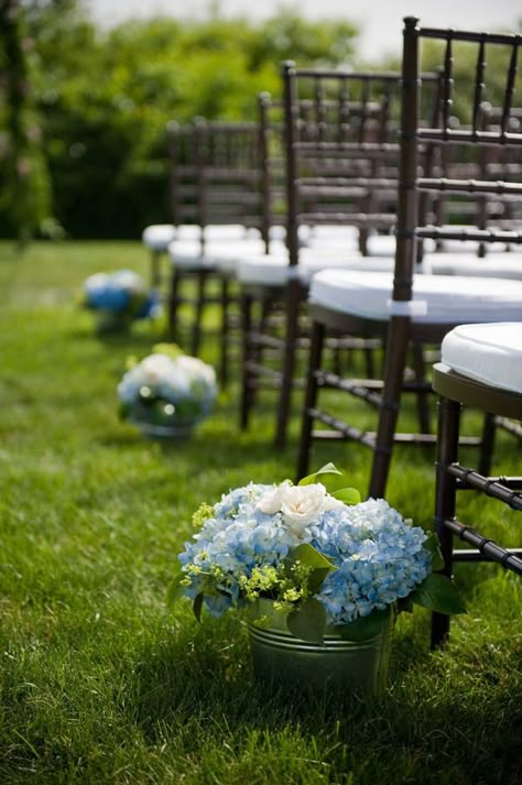 Wedding Favor Sayings, Hydrangea Potted, Blue Hydrangea Wedding, Nantucket Wedding, Wedding Isles, Aisle Flowers, Hydrangeas Wedding, Wedding Aisle Decorations, Theme Color