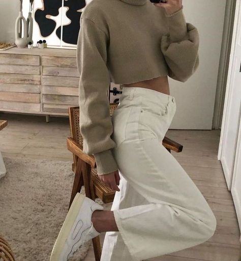 New Zealand Fashion, Skandinavian Fashion, Vogue Knitting, Jeans Outfit, Mode Inspo, Looks Style, Mode Inspiration, White Pants, Sweater Black