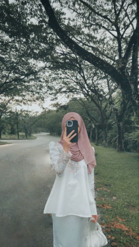 Couqutte Outfit, Gf Pic, Colour Pantone, Raya 2023, Eid Look, Sisters Photoshoot Poses, Moslem Fashion, Idul Adha, Sisters Photoshoot