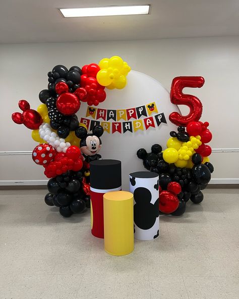 Mickey in the house! ❤️🤍 Click the link in our bio to book now • • • • #bucksballoons #kalisanballoons #ukballoons #balloondecor #eventstylist #decor #balloonwall #balloongarland #balloondesign #organicballoons #glamlifeparty #balloondisplay #southeastballoons #partydecorations #goldballoons #blackballoons #goldandblackballoons #loveballoons #balloondecor #glamballoons #tuftexballoons #balloons #balloonarch #balloondecor #balloongarland #balloondecorations #dmvballoonartist #dmvballoondeco... Mickey Mouse Balloon Garland, Mickey Mouse Balloon Arch, Mickey Mouse Balloon, Balloon Inspiration, Mickey First Birthday, Mickey 1st Birthdays, Mickey Mouse Decorations, Mickey Mouse Balloons, Mickey Mouse First Birthday