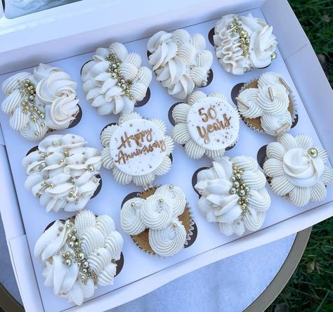 Diamond Cupcakes, Bling Cupcakes, Engagement Cupcakes, Anniversary Cupcakes, Valentines Treats, Bling Cakes, Cupcake Decorating Tips, Cupcakes Ideas, Cupcake Decoration