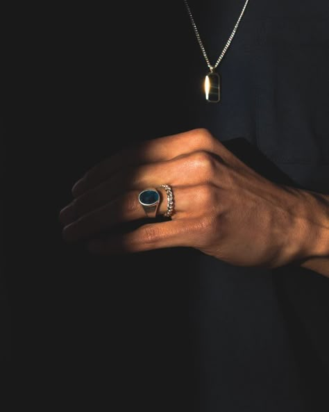 Mens Gold Signet Rings, Guy Jewelry, Blaise Zabini, Rings Jewelry Simple, Mens Rings Fashion, Jewelry Photoshoot, Hello Handsome, Mens Rings, Gold Signet Ring