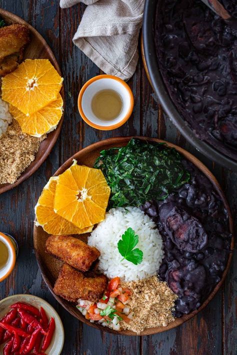 Brazilian Food Aestathic, African Food Photography, Brazilian Dinner, Recipes Black People, Brazilian Feijoada, Feijoada Recipe, Black Bean Stew, Brazil Food, Brazilian Dishes