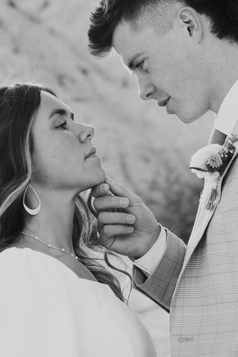 A groom tilts his fiancées chin up as he leans in to kiss her. Photo by Poise & Ivy Imagery Hold Face Couple, Hand Holding Chin Up Reference, Finger Under Chin Reference, Tilting Chin Up With Hand, Tilting Someones Chin Up Reference, Holding Chin Pose Reference, Hand Grabbing Chin Reference, Chin Tilted Up Reference, Sweet Couple Reference