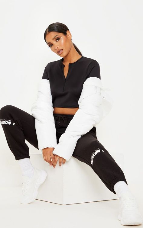 Tracksuit Photoshoot, Black Women Photoshoot, Modelling Poses, Activewear Photoshoot, Women Photoshoot, Studio Photography Poses, Oversized T Shirt Dress, Joggers Set, Travel Winter