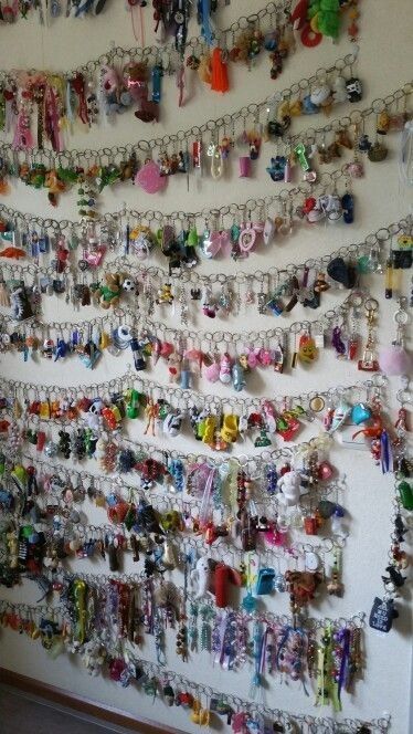 Travel Room Decor, Souvenir Display, Keychain Collection, Award Display, Keychain Display, Diy Jewelry Display, Key Chain Holder, Ring Displays, Display Storage