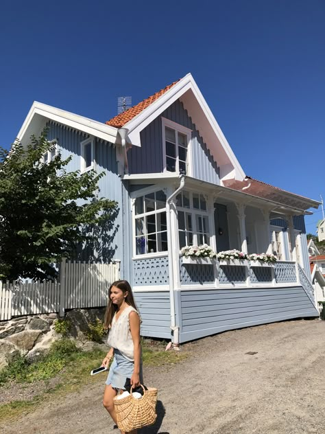 Summer House Scandinavian, Swedish Beach House, Scandi Summer House, Scandinavian Summer House, Swedish Summer House, Coastal Grandma Aesthetic, Sweden Aesthetic, Scandi Aesthetic, Sweden Summer