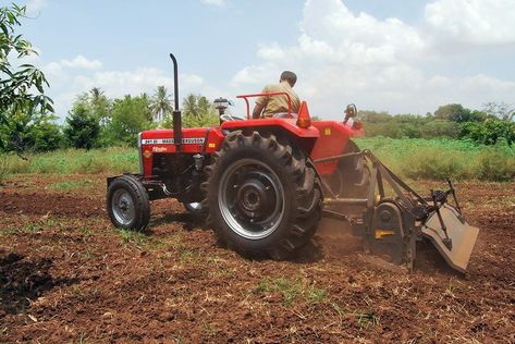 Versatile Tractor, Massey Tractor, Tractor Farming, Ferguson Tractor, Massey Ferguson Tractors, A Farmer, Massey Ferguson, Farm Tractor, Farm Equipment