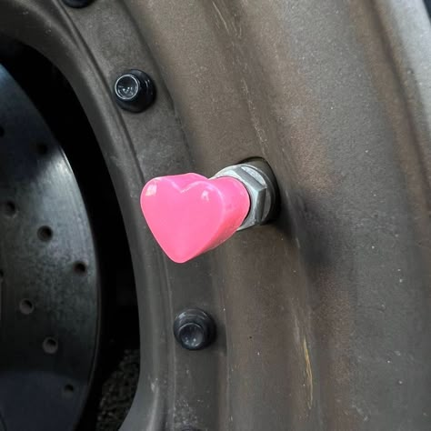 Heart Car Accessories, Cute Car Mods, Cute Car Stuff, Girly Car Decor, Pink Car Decor, Pink Car Accessories, Pink Cars, Carros Bmw, Craft Coffee