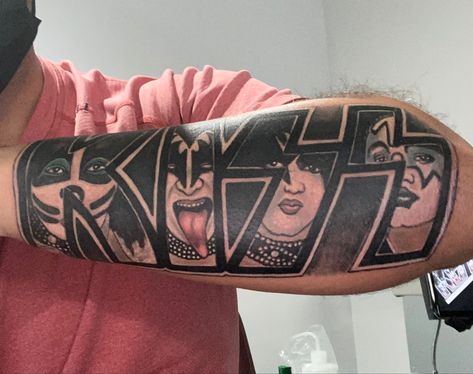 Kiss Band Tattoo, Rock Band Tattoos, Kiss Tattoo, Kiss Logo, Kiss Tattoos, Tattoo Logo, Gangsta Tattoos, Kiss Band, Tattoo Stencil