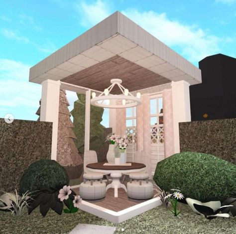 Small Backyard Ideas Bloxburg, Bloxburg Picnic Area, Bloxburg Gazebo Ideas, Bloxburg Sitting Area, Front Yard Bloxburg Ideas, Front Yard Bloxburg, Bloxburg Outdoor Ideas, Backyard Bloxburg, Bloxburg Front Yard Ideas