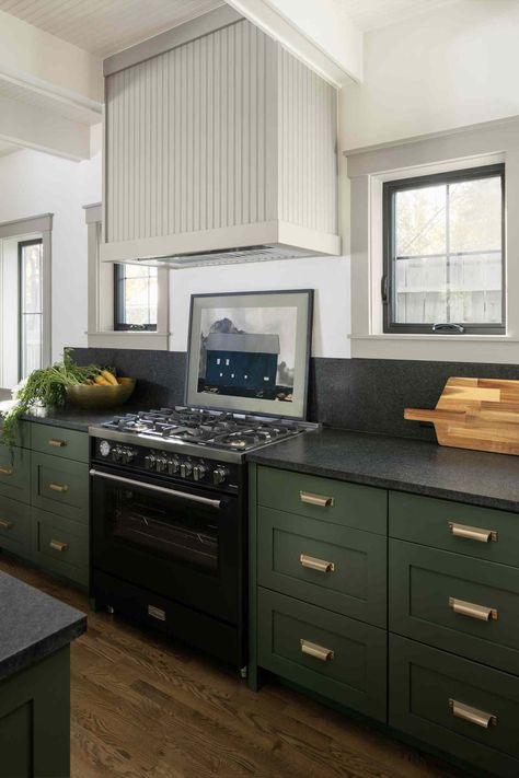 Kitchen Countertop Ideas, Black Kitchen Countertops, Black Countertop, Green Kitchen Designs, Black Backsplash, Dark Countertops, Countertop Ideas, Black Countertops, Green Kitchen Cabinets