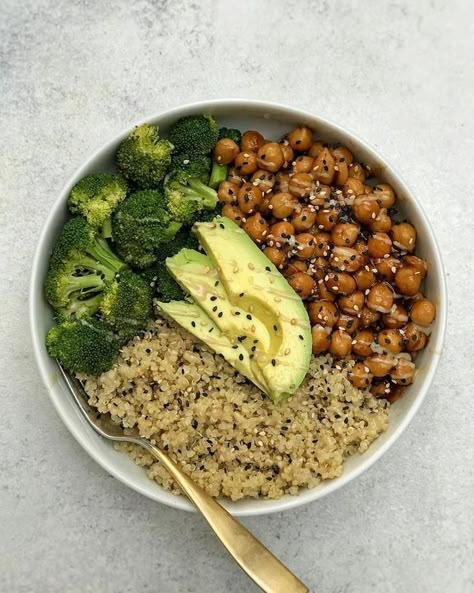 Sesame Chickpeas, Vegan Chickpea Recipes, Pasti Fit, Chickpea Recipe, Plats Healthy, Vegan Chickpea, Chickpea Recipes, Healthy Food Dishes, Makanan Diet