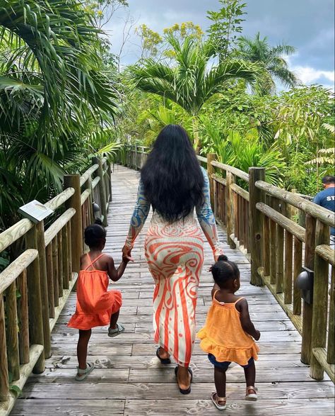 Black Mom Aesthetic Faceless, Black Mom Life Aesthetic, Black Husband And Wife Aesthetic, Black Motherhood Aesthetic, Black Motherhood, Mommy Moments, Motherhood Photography, Dream Family, Mommy Goals