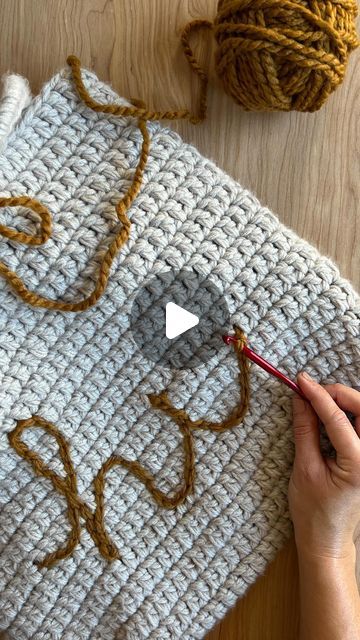 Surface Slip Stitch Crochet Letters, Surface Slip Stitch Crochet, Surface Crochet Tutorials, How To Surface Crochet, Surface Crochet, Slip Stitch Crochet, Crochet Letters, Crochet Purses, Crochet For Beginners