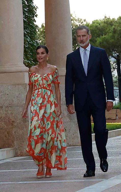 La reina Letizia, de cena en Marivent, con un vestido boho de Charo Ruiz - magazinespain.com Charo Ruiz, Boho Dress, Boho Chic, Royalty, Zara, Maxi Dress