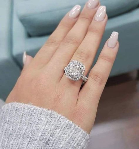 Make Rings, Gel Nails Long, Dream Wedding Ring, Wedding Rings Halo, Dream Engagement Rings, Beautiful Engagement Rings, Wedding Rings Vintage, Engagement Ring Cuts, Halo Engagement Rings