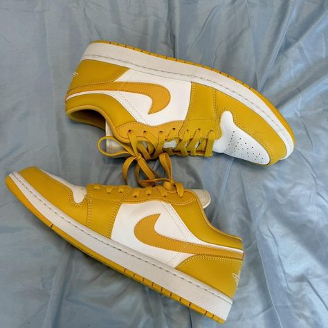 Men’s dunks size 11.5 

Worn once!!!!

#dunks #mensshoes #sneakers #trendysneakers #nike Men's Sneakers, Nike Men, Shoes Mens, Mens Accessories, Nike, Outfit Accessories, Sneakers