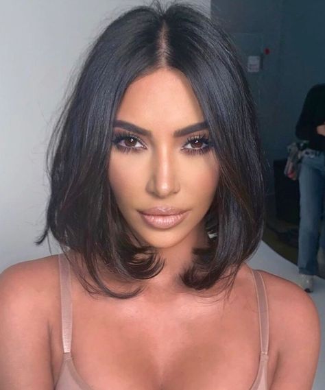 Kim kardashian bob haircut hairstyle #cutehairstyle #hairstyles #hairdesign Kim Kardashian Short Hair, Modern Bob Haircut, Modern Bob Hairstyles, Estilo Kim Kardashian, Kim Kardashian Hair, Modern Bob, Kardashian Hair, Hairstyles Bob, Angled Bob Hairstyles