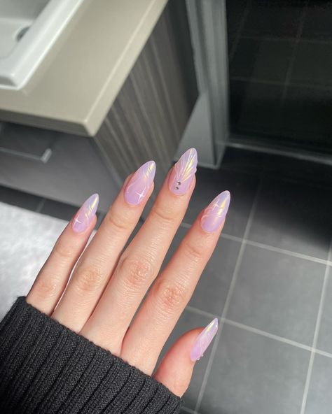 3D mermaid nails 🧜‍♀️ inspo: @lolliesbeautiq Products used: • Misty Rose Semi Jelly 06 @bornprettyofficial • Makartt rhinestone glue @makartt_official Use code KATMO for 10% off bornpretty products on their website 💸 #nailart #3dnailart #chromenails #bornpretty Mermaid Chrome Nails, Purple Chrome Nails, 3d Mermaid, Holo Nails, Nails Purple, Mermaid Nails, Vacation Nails, Jelly Nails, Misty Rose