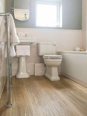 Wood Look Tile Bathroom, Wood Tile Bathroom, Wood Floor Bathroom, Suite Bathroom, Wood Tile Floors, Bad Inspiration, Small Remodel, Bathroom Suite, Trendy Bathroom