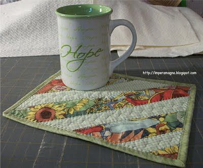 Rug Mugs, Learn To Quilt, Quilted Cards, Small Quilt Projects, Quilted Coasters, Mug Rug Patterns, Diy Heart, Fall Sewing, Rug Patterns