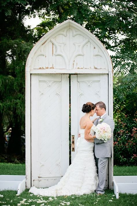 20 Ceremony Door Arches & Altars | SouthBound Bride Snap Images, Wedding Snap, Romantic Backyard, Door Backdrops, Wedding Doors, Wedding Altars, Ceremony Backdrop, Rustic Chic Wedding, Wedding Planners