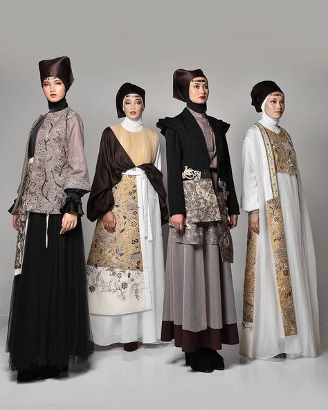 This Fashion Institute In Indonesia Takes Muslimah Fashion To A Whole New Level Etnik Modern Style, Modest Fashion Ideas, Modest Fashion Muslim, Dress Muslim Modern, Nobody Asked, Batik Fashion, Fashion Muslim, Fashion Institute, Heritage Fashion