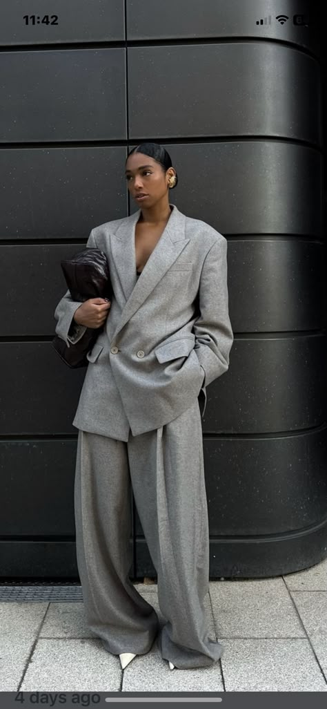 Grey Blazer Outfit Work, Grey Suits, Classy Winter Outfits, Casual Chic Outfits, Stylish Work Attire, Corporate Outfits, Effortlessly Chic Outfits, Fashion Victim, Casual Chic Outfit