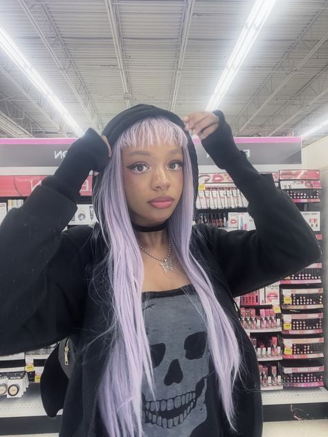 Pastel Goth Fashion Aesthetic, Lilac Hair Aesthetic, Purple Hair Cosplay, Black And Lilac Hair, White Purple Hair, Lavender And Black Hair, Lavender Hair Pastel, Lavender Hair Black Women, Purple Hairstyles