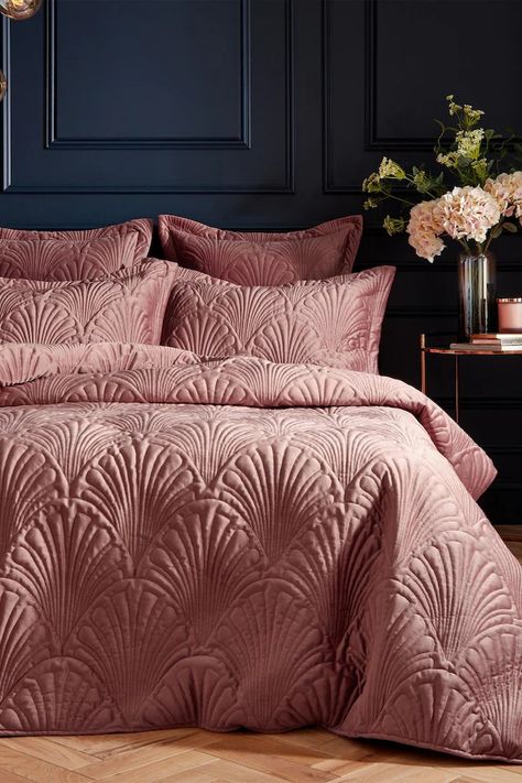 Velvet Duvet Cover, Velvet Duvet, Quilted Velvet, Art Deco Bedroom, Pink Duvet Cover, Deco Bedroom, Bed Design Modern, Quilted Duvet Cover, Simple Bed