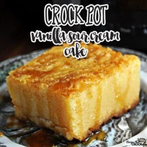 Crock Pot Vanilla Sour Cream Cake - Recipes That Crock! Vanilla Cake Recipe With Sour Cream, Desserts For Winter, Crock Pot Cakes, Crockpot Cakes, Crock Pot Cake, Crockpot Cake Recipes, Vanilla Pudding Cake, Crock Pot Dessert, Slow Cooker Cake